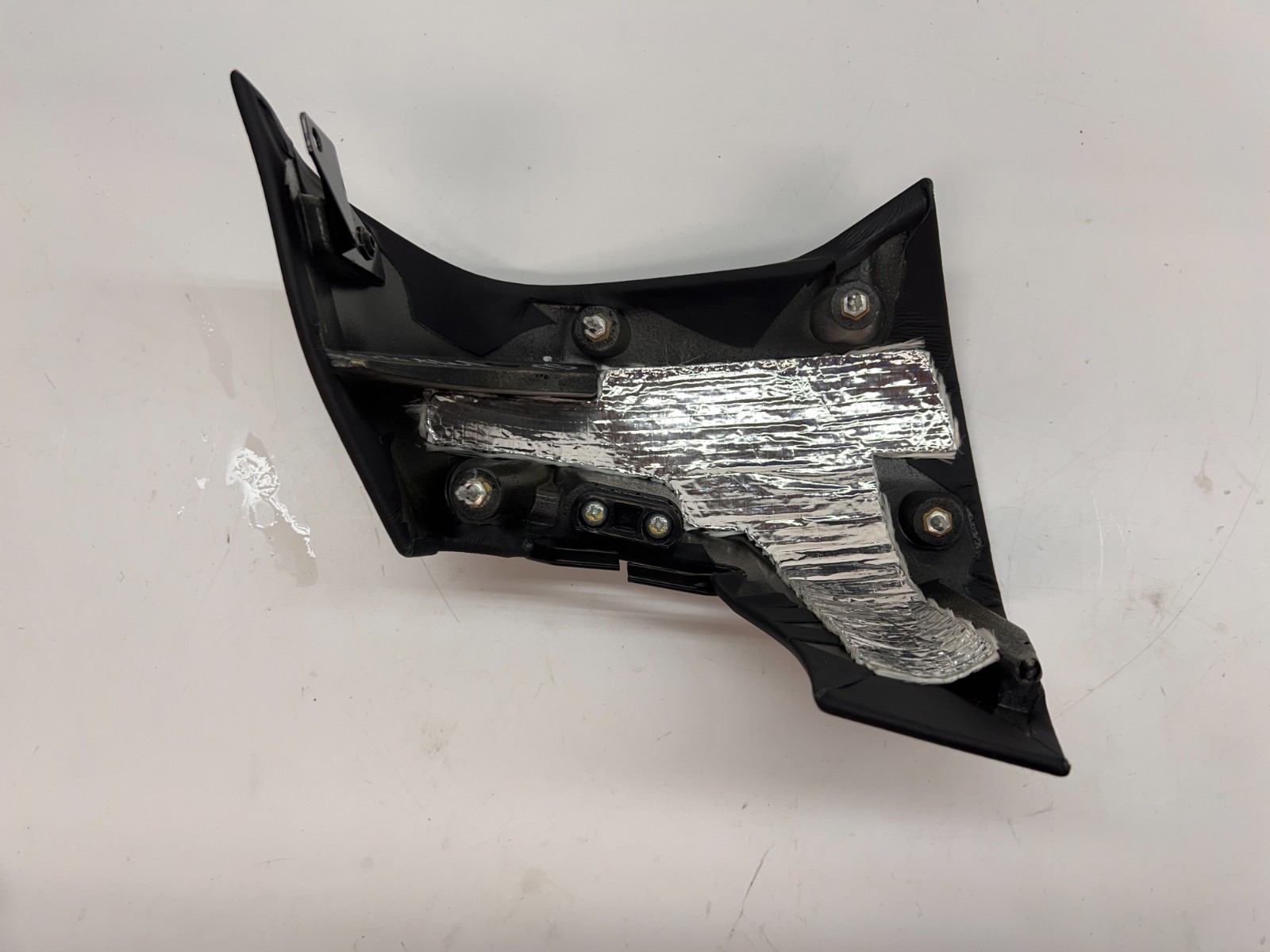 FERRARI 488 GTB PASSENGER RH UPPER PILLAR INTERIOR SEAT BELT TRIM OEM 86205200