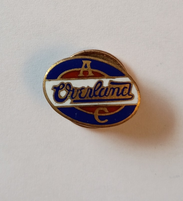 OVERLAND A C SCREW BACK COLLAR PIN BADGE. 1920's.