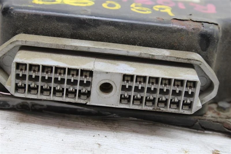 COMPUTADORA ECM ECU Taurus Thunderbird Continental Sable 87 88 E8DF12B577AC 1081364 Foto 3 de 4