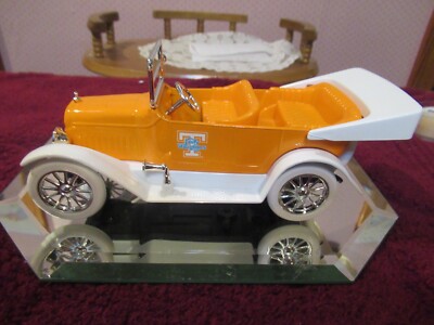 TENNESSEE VOLUNTEER LADY VOLS DIE CAST 1:24 SCALE 1917 MAXWELL CONVERTIBILE ERTL