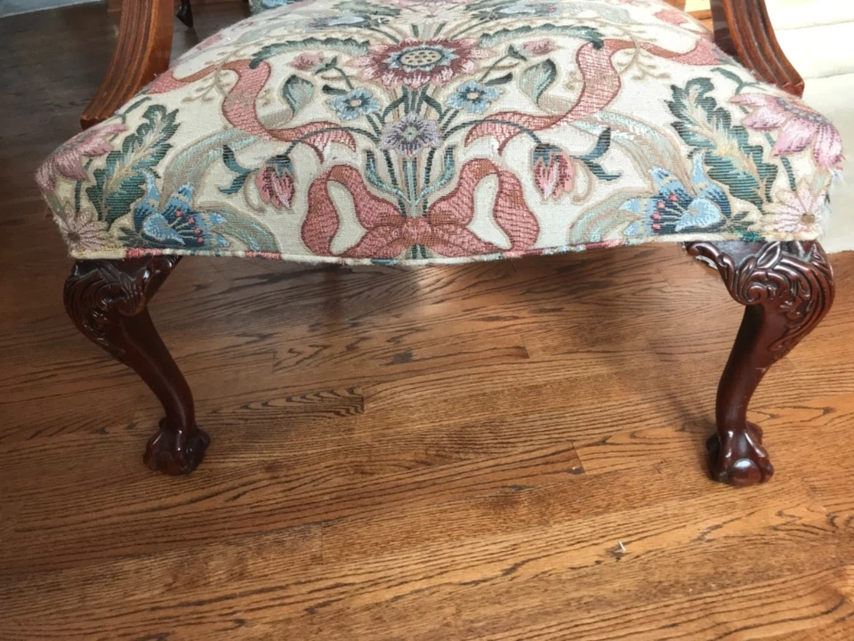  Silla Hickory Chair Co. Kittinger-Chippendale bola y garra caoba         Foto 2 de 4