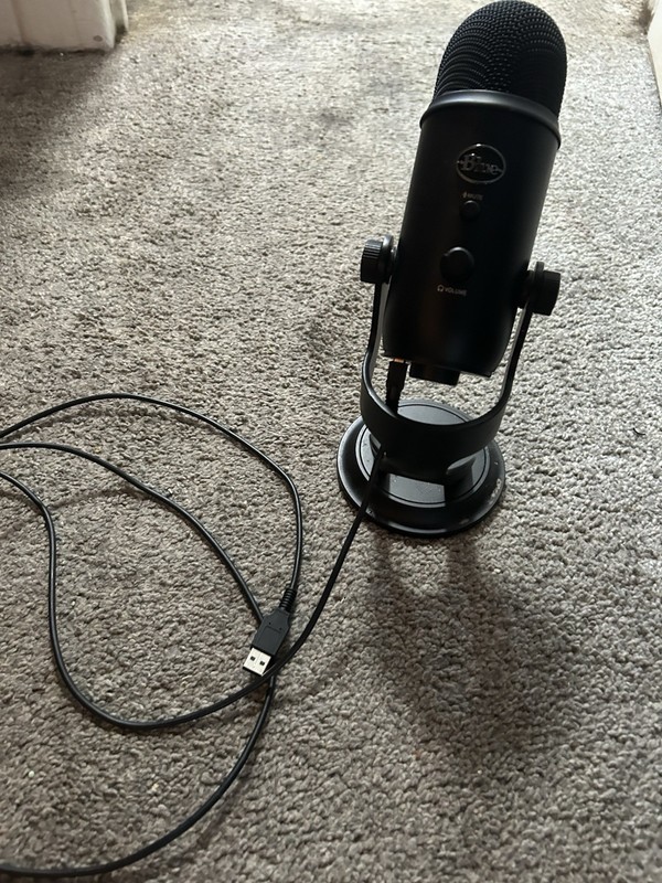 Blue Yeti Nano USB Condenser Mic Black w/ Desktop Stand, Mute & Gain
