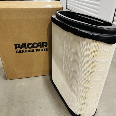 Paccar D37-1061 16''L x 18''W x 9''W Engine Air Filter Element