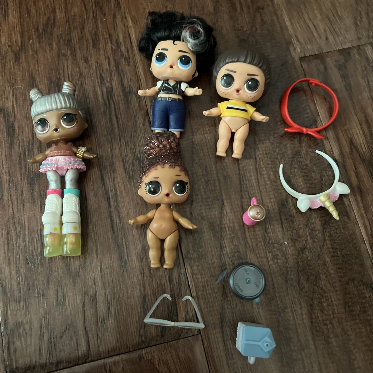 LOL Surprise OMG Set De 2 Muñecas — Roller Chick Y Chillax Con 40 Sorpresas