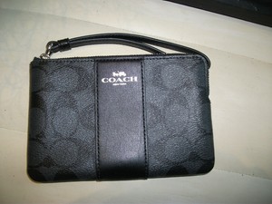 coach wristlet fake vs real