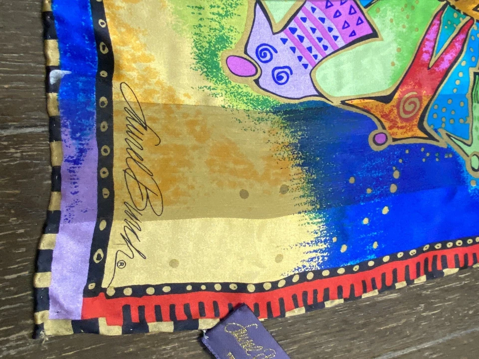 "Bufanda de seda cuadrada Harmony Under The Sun firmada por Laurel Burch cuadrada de 20""" Foto 4 de 4