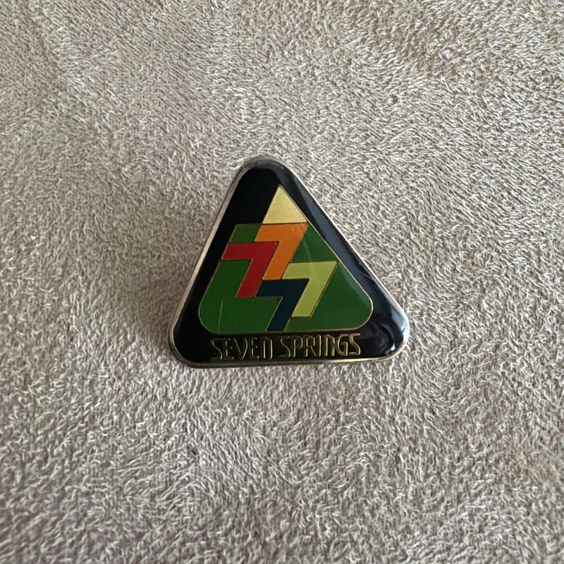 VINTAGE 80's/90's SEVEN SPRINGS SKI RESORT SKIING MOUNTAIN HAT/LAPEL PIN