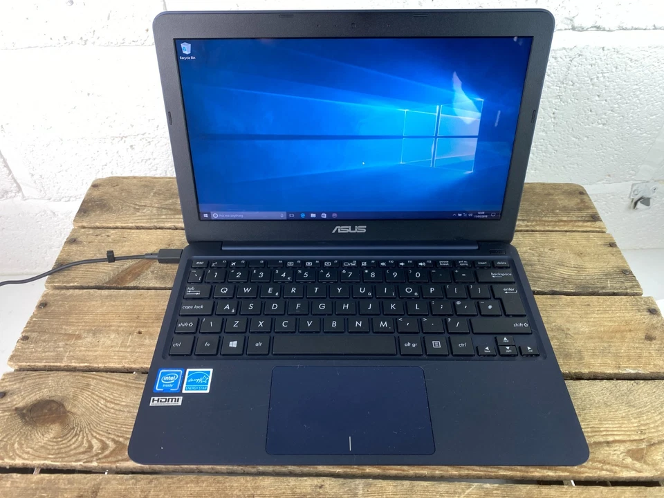 Asus E200H laptop, 11"6' Intel Atom ×5 Z8300 , 32GB /2GB - Image 3 of 4