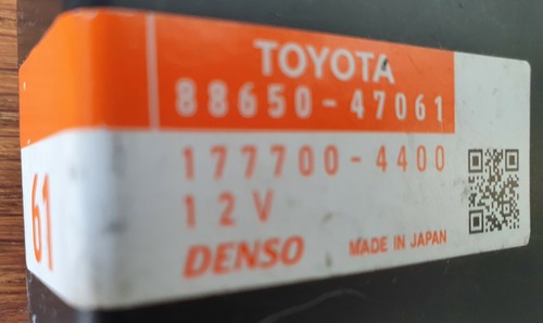 TOYOTA PRIUS TEMPERATURE CONTROL MODULE UNIT ECU 88650-47061 / 2009-15 - Picture 2 of 4