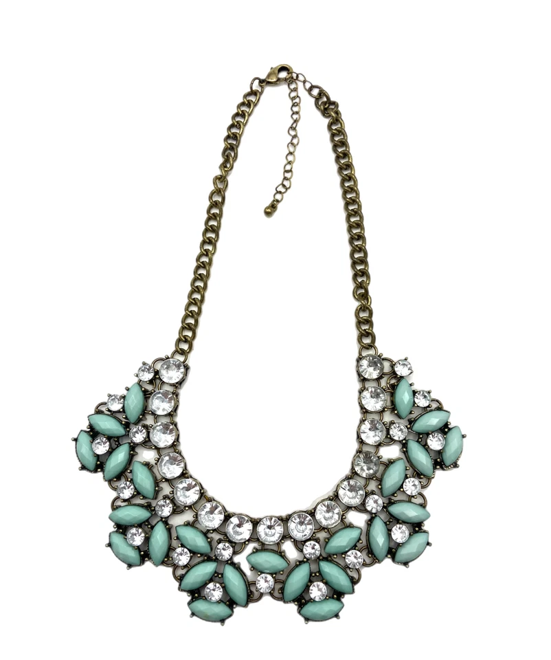 Collar Babero Anthropologie Grueso Verde Menta y Transparente Estrás Hojas 18" Usado en Excelente Condición Foto 2 de 4