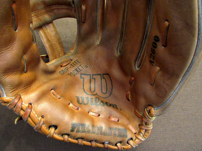 KIRBY PUCKETT MINNESOTA TWINS HOF SIGNED AUTO VINTAGE WILSON GLOVE