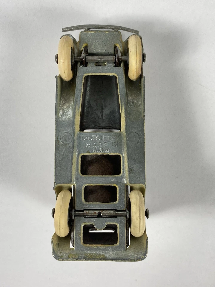 Sedán Graham fundido a presión Tootsietoy vintage (repintado) Foto 3 de 4