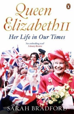 Queen Elizabeth II : Her Life in Our Times Paperback Sarah Bradfo