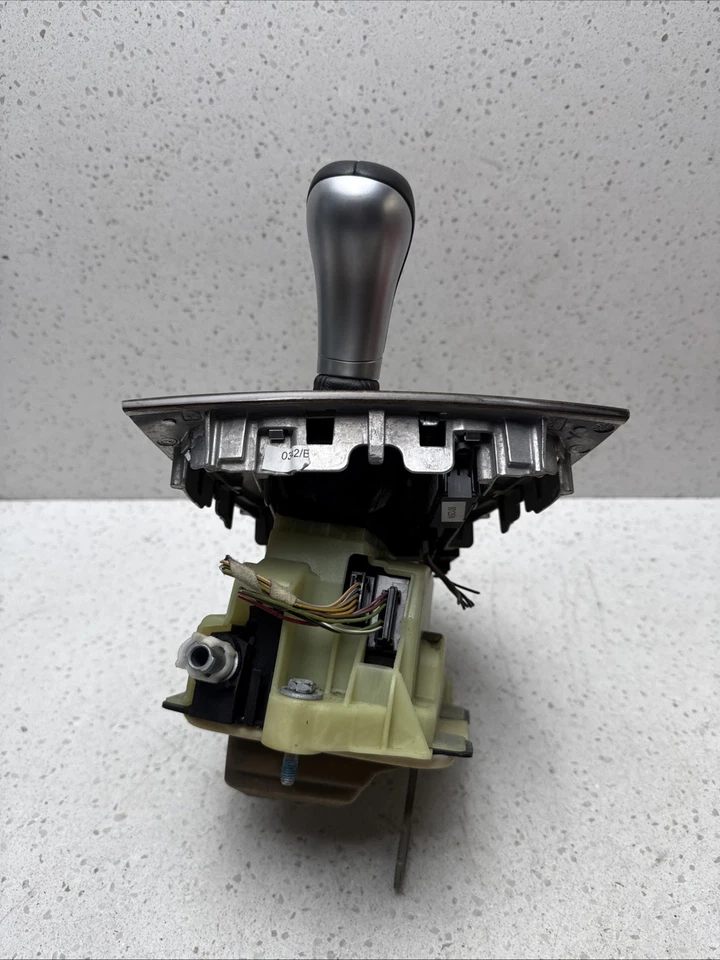 03-09 MERCEDES W211 E350 E550 FLOOR GEAR SELECTOR SHIFTER 2112674624 OEM - Image 4 of 4