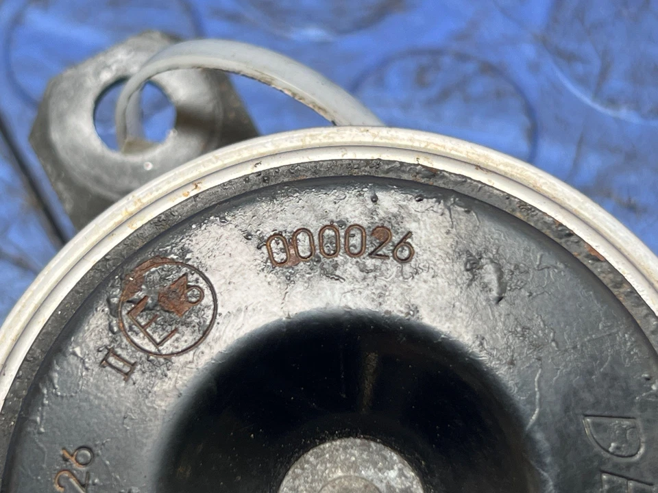 Conjunto de bocina de nota alta Mitsubishi Eclipse 2000-2005 genuino OEM MR275202 Foto 3 de 4