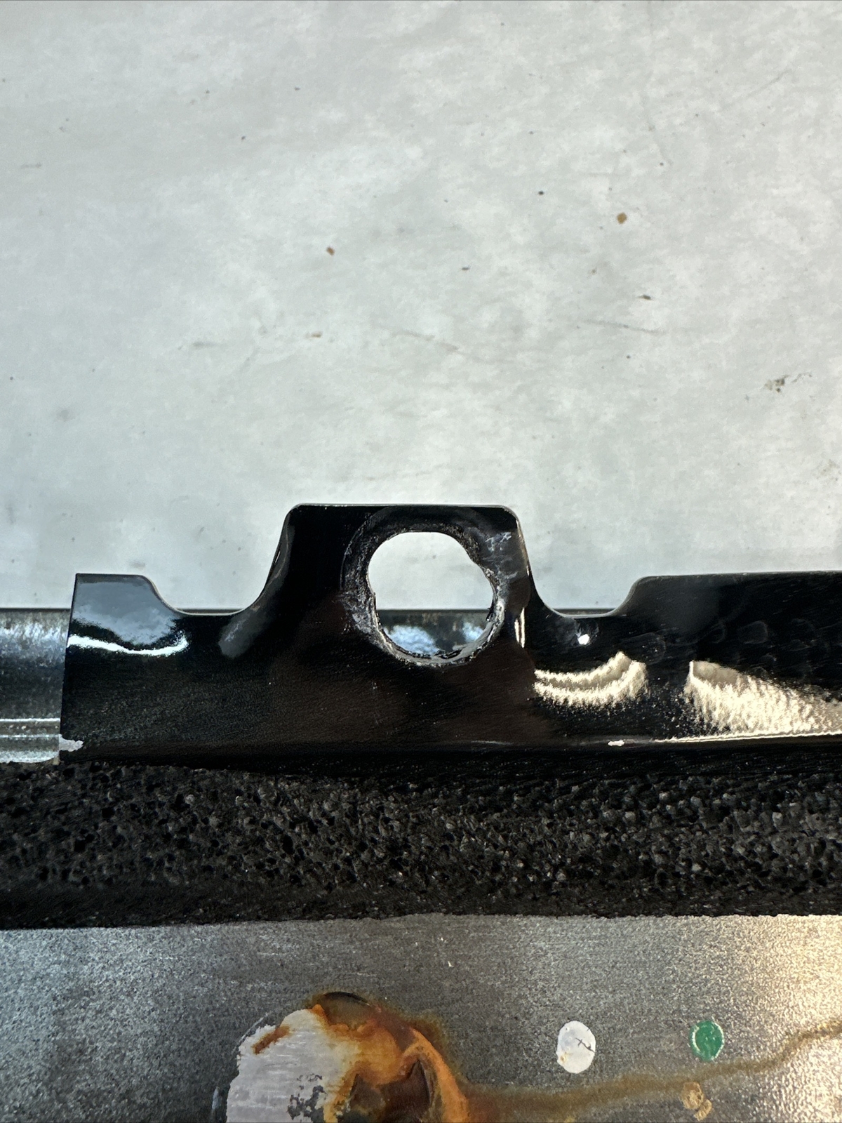 BENTLEY CONTINENTAL FLYING REAR RIGHT TRACK B PILLAR  TRIM STRIP  3W5839890F