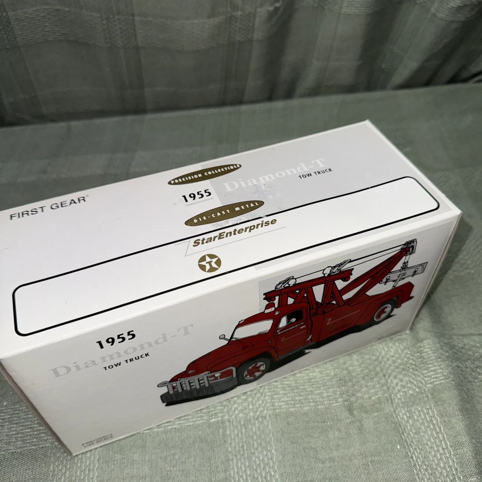 First Gear Texaco Star Enterprise 1955 Diamond-T Tow Truck 1996 #18-1941 New - Image 4 of 4