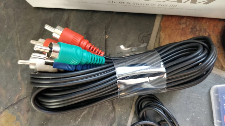 SAMSUNG U10 FLASHCAM 10MP FULL HD SILVER 4GB CARD DATA/CHARGING LEADS NEW! - Image 4 of 4