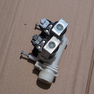 Hotpoint INDESIT Waschmaschine Einlass Füllmagnet Wasserventil W16001667805