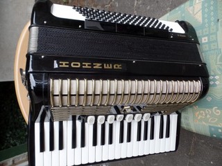 Akkordeon Hohner Verdi II mit 96 Bässen