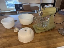VTG Sunbeam Mixmaster Mixer  MMA Avocado Green w/3 Bowls And Juicer WORKING