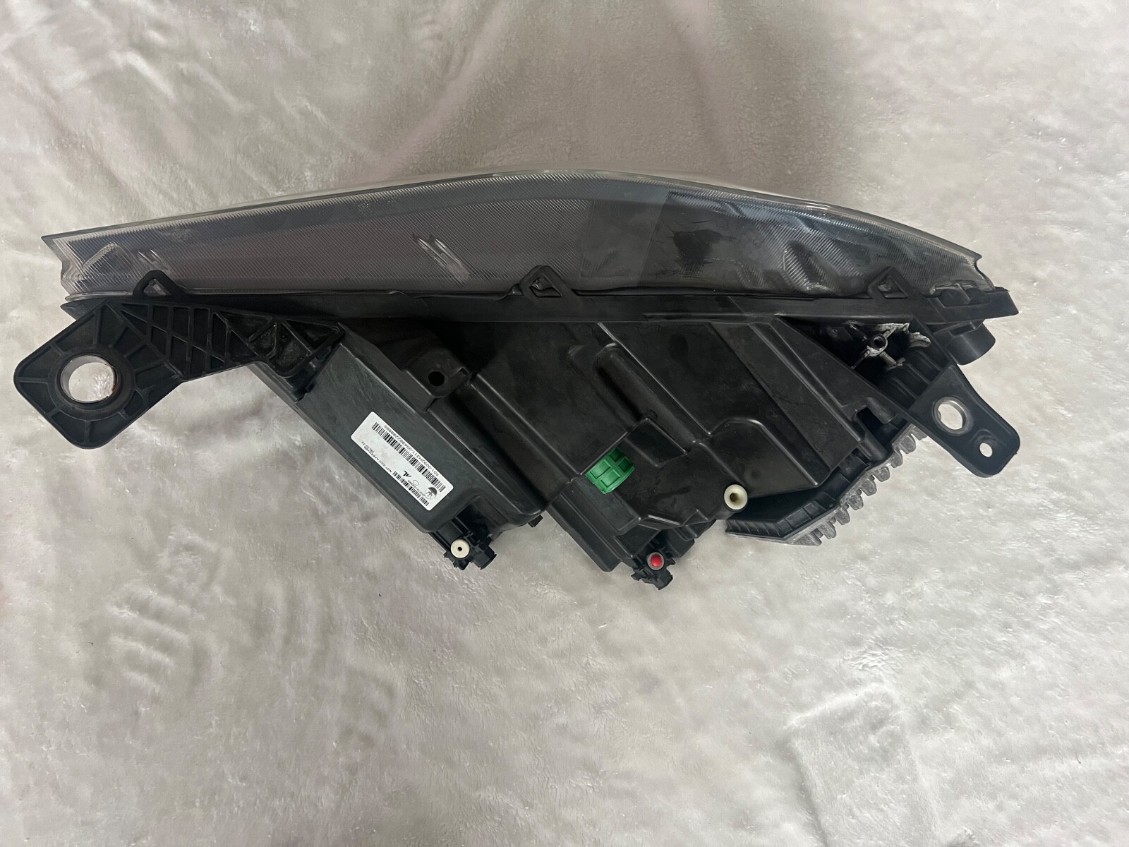 maserati headlight 2021 ghibli (damaged)
