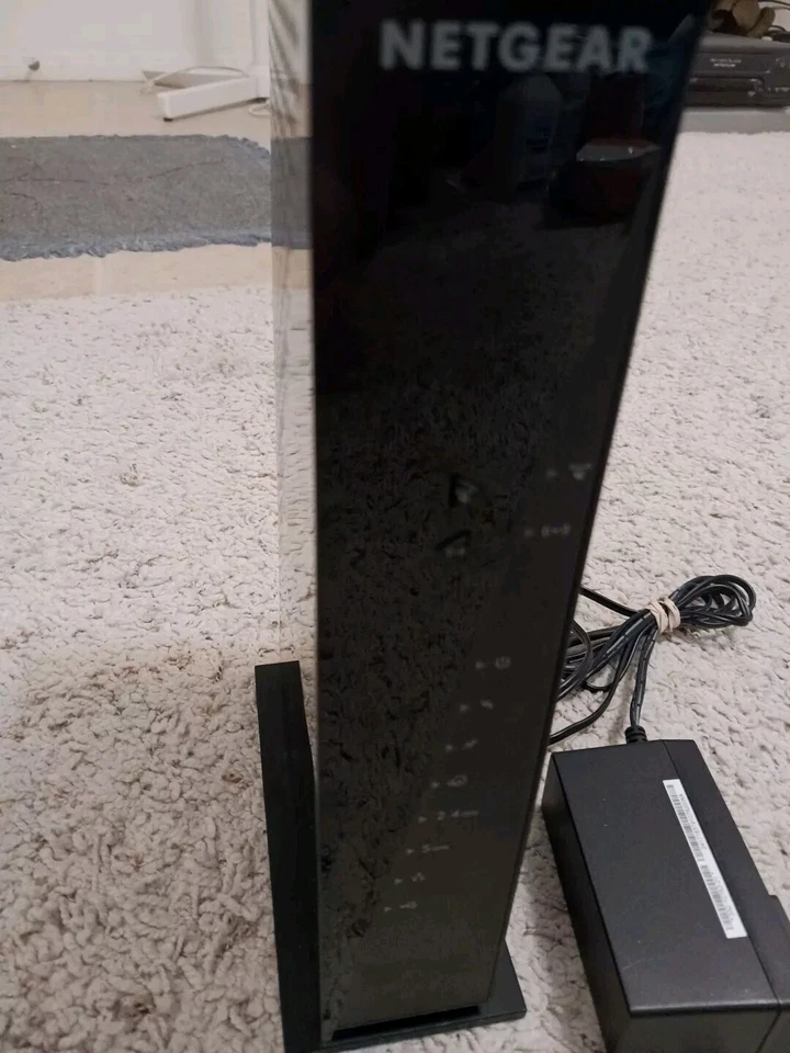 Netgear M1 CAV 1 Dual Band Wireless Router Model MU42-3120350-A1 W/ Power cord - Image 3 of 4