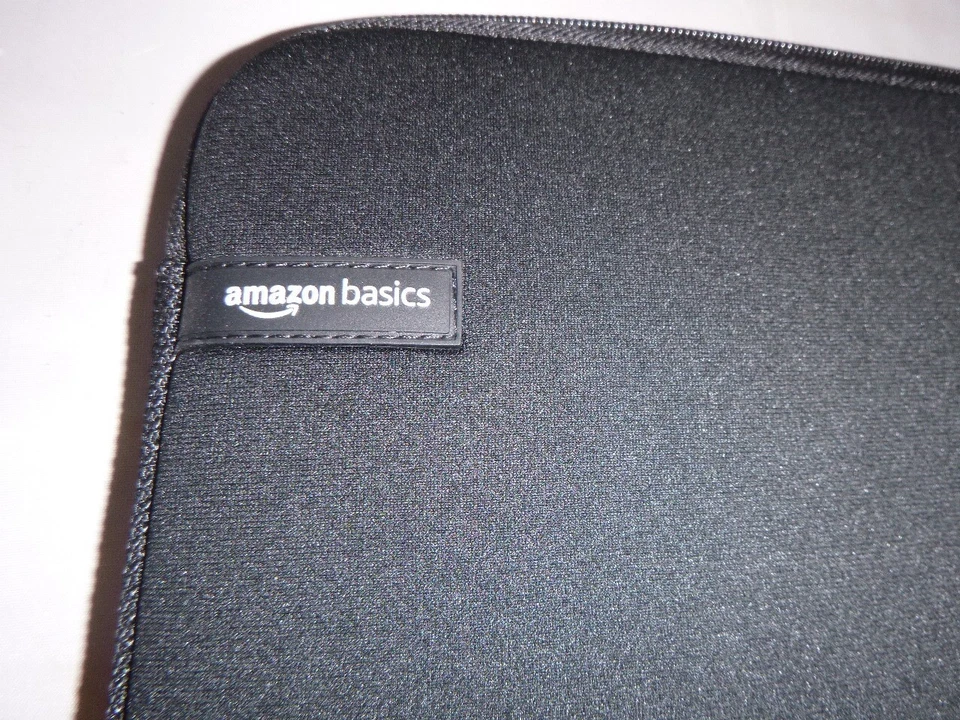 NUEVA Funda Suave para Tablet Amazon Basics 12” con Cremallera Negra Foto 2 de 4