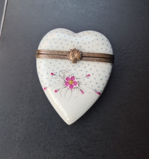 Limoges Porzellan Schmuckdose – Herzform „Peint Main“ handbemalt – Frankreich