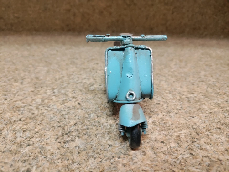 Rare Vintage Metal Italian Vespa Blue Scooter Small Scale Model Motorcycle - Image 4 of 4