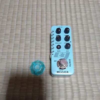 MOOER E7 Polyphonic Guitar Synth Pedal Compact Synthesizer Used