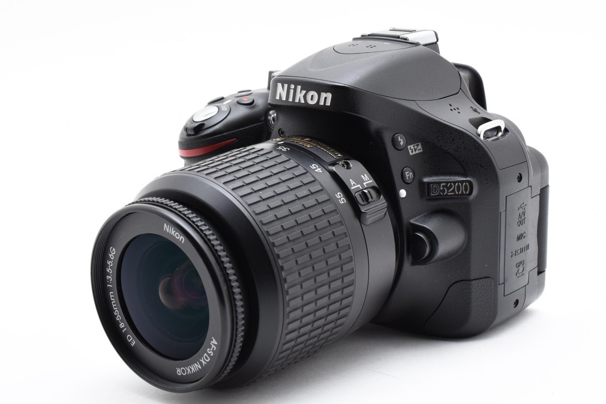 Near Mint] Nikon D5200 + NIKKOR AF-S DX ED 18-55mm 1:3.5-5.6