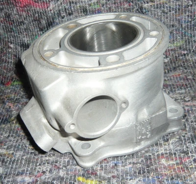 cylindre avec réalésage neuf en 58 mm pour YAMAHA 125 YZ 1988 réf 2VN-11311-00 - Photo 1/4