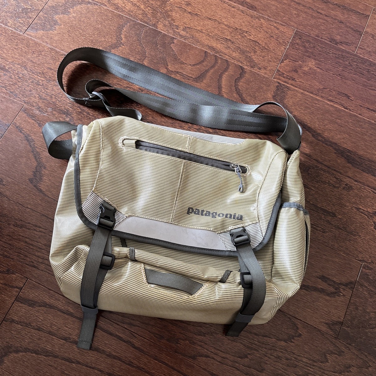 Vintage Patagonia Black Hole Messenger Laptop Bag Cross Body
