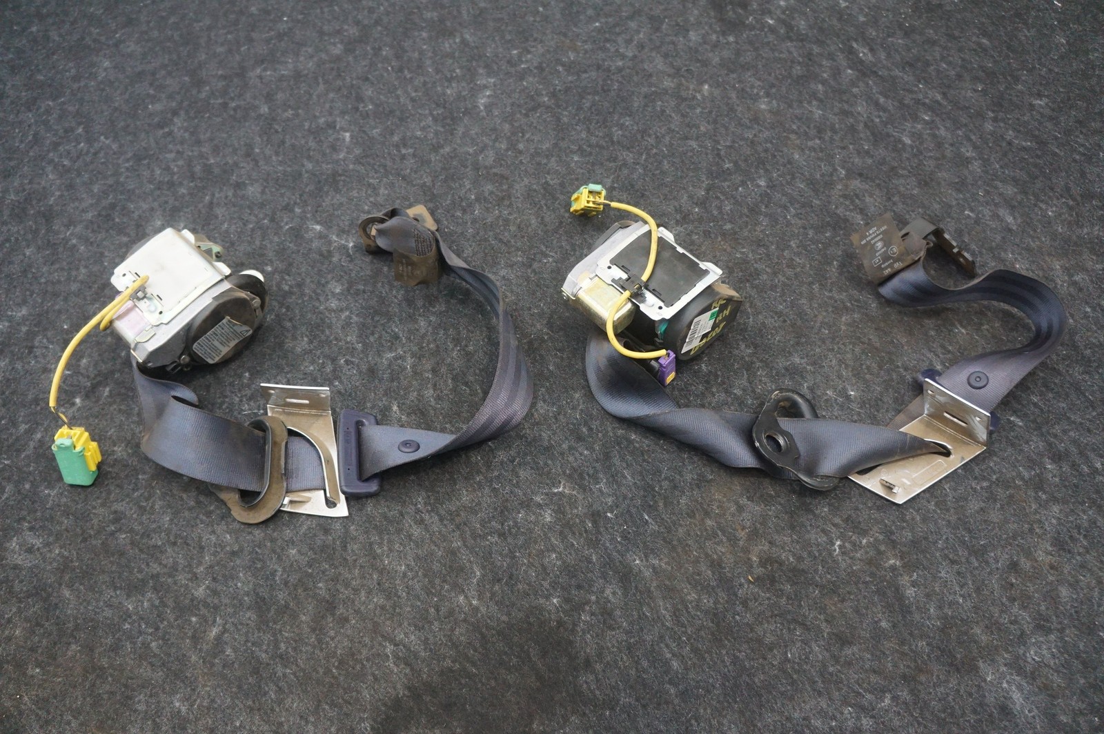 Set Rear Left Right Seat Belt Retractor OEM 3W0857805A Bentley Continental Gt 05