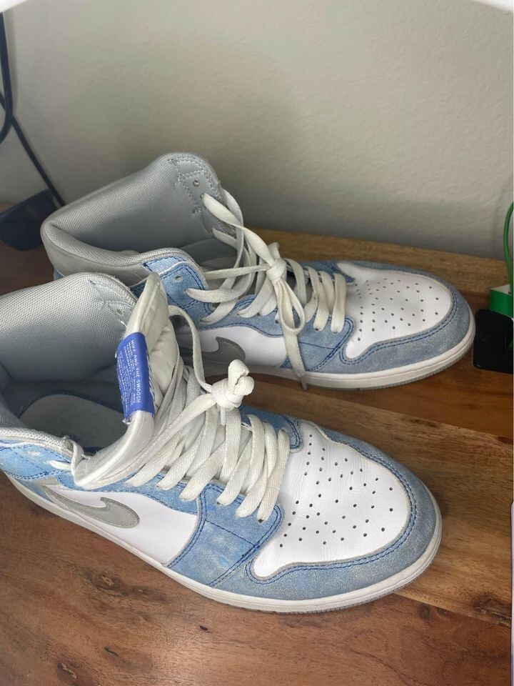 Size 10.5 - Jordan 1 Retro OG High Hyper Royal 194956640967 Size 10.5 - Jordan 1 Retro OG High Hyper Royal 194956640967