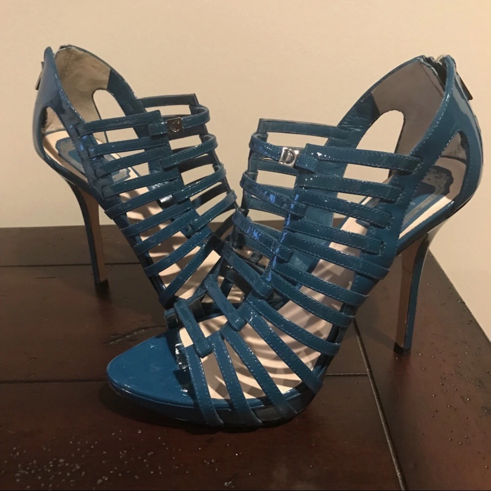 Sandales cage en cuir verni dior, 6,5 (36,5) sarcelle, état exceptionnel