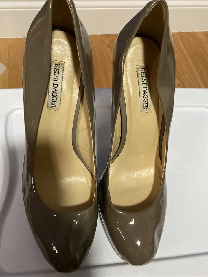 Zapatos de tacón alto Kelsi Dagger gris charol 5” talla 8 para mujer Foto 2 de 4