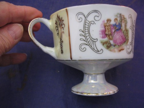 VINTAGE ROYAL CROWN PEDESTAL TEA CUP & SAUCER - 1969 IRIDESCENT FINISH GORGEOUS! - Picture 4 of 9