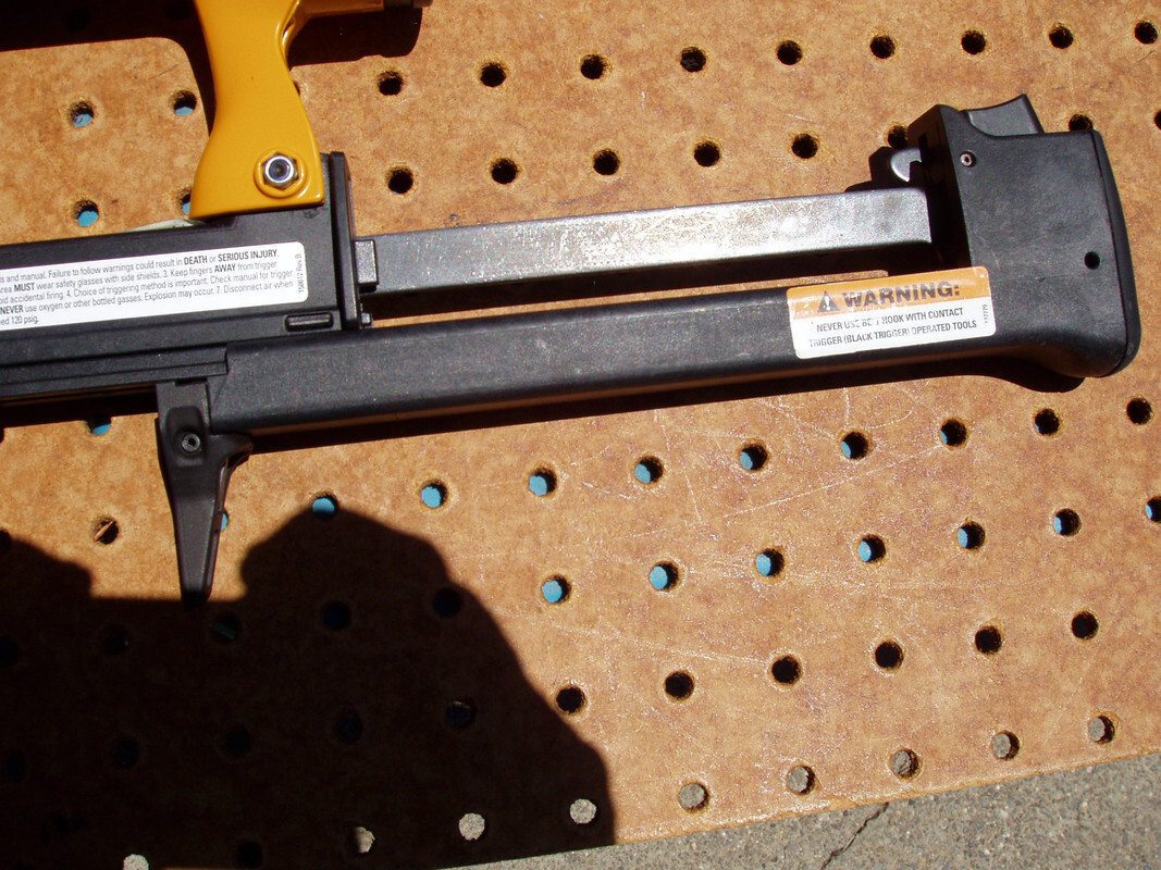 BOSTITCH MODEL SX150 PNEUMATIC NARROW CROWN STAPLE GUN 18ga 1/2 11/2