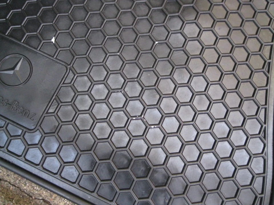 97-04 Mercedes-Benz R170 SLK230 SLK320 OEM Left Driver Rubber Floor Mat Black - Image 2 of 4