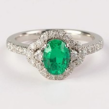 Ring 18kt Weißgold 4er-Krappe 30 Brillanten 0,44 ct TW/VSI + 1 Smaragd 0,90 ct