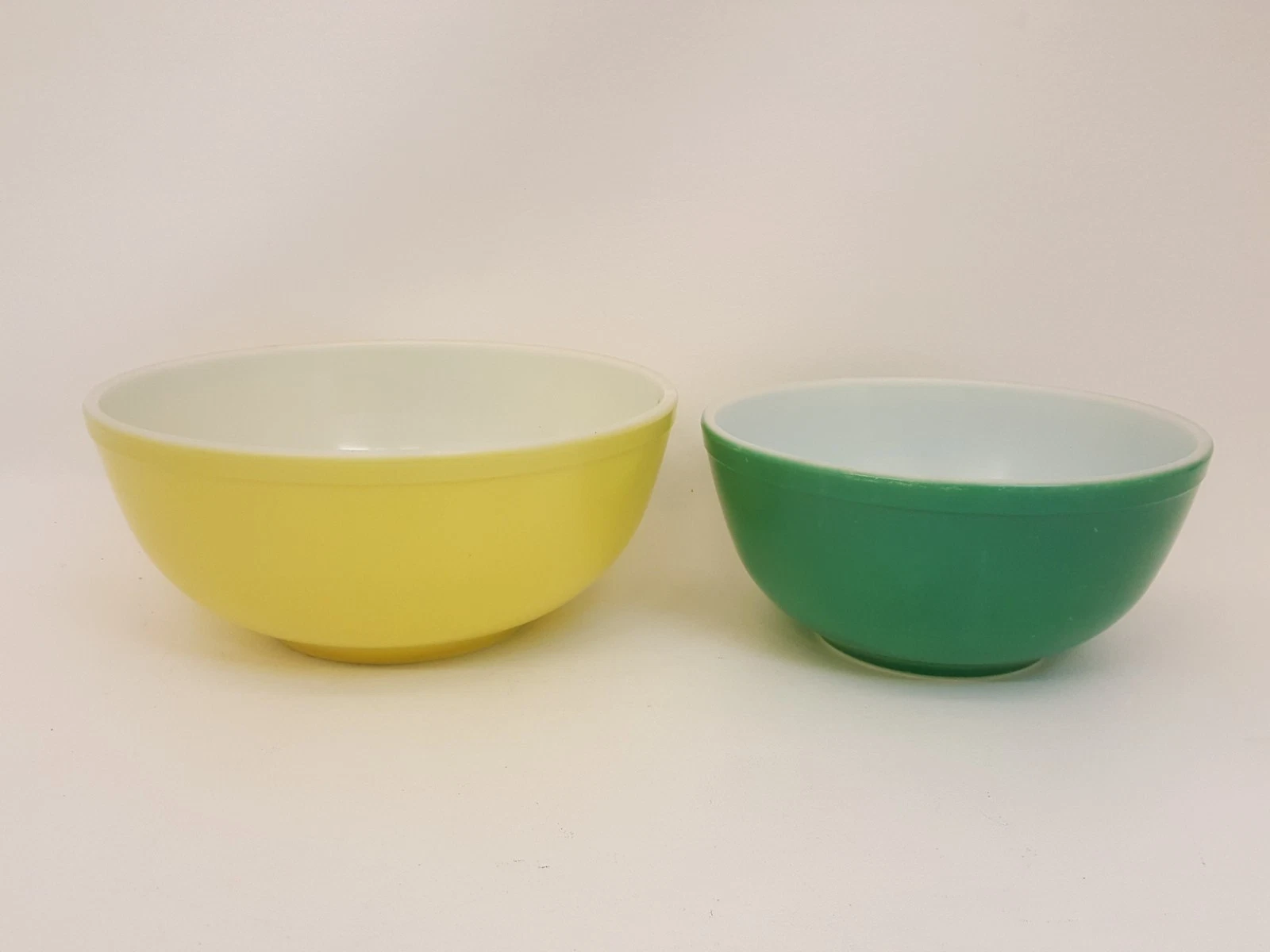 2 vintage Pyrex bowls mixing bowls early mark yellow green great cond