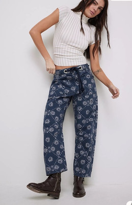 Free People Moxie Printed Lo Slung Barrel Jeans We The Free Wallpaper Geo 30 NWT