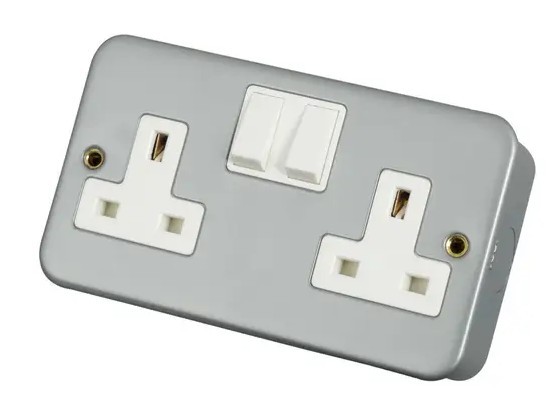 (W3.3) CL036 - Click Essentials 13A DP 2 Gang Socket Metal Clad - Grey