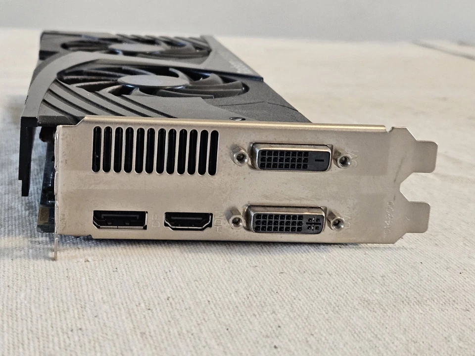 Sapphire Radeon HD 6950 2GB GDDR5 Graphics Card - DisplayPort, HDMI, DVI - Image 3 of 4