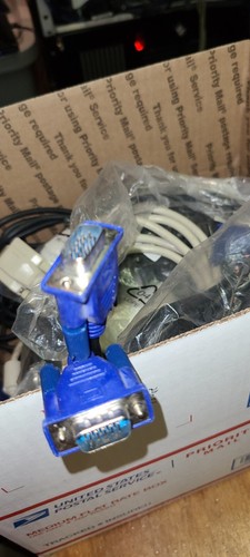 Box Of VGA Monitor Cables - Picture 4 of 5