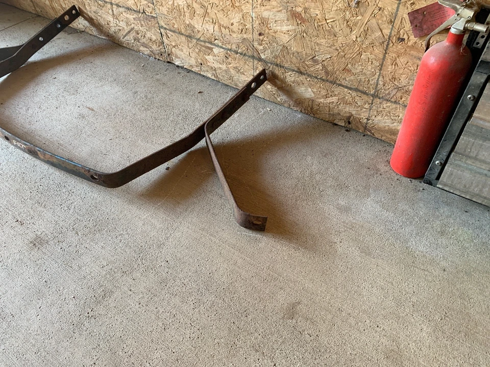 Б/у оригинальный производитель GM 62 «X 25» передняя рама на бампер кронштейн 1946-1948 Dodge/Plymouth - Изображение 2 из 3