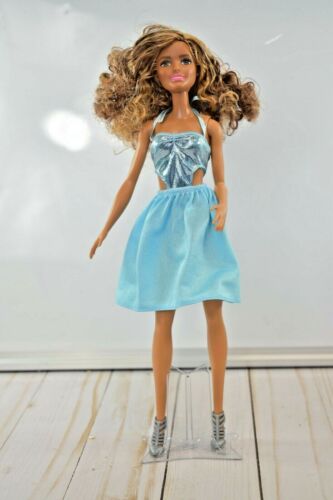 AFRICAN AMERICAN BARBIE IN COMPLETE OUTFIT DRESS AND SHOES MATTEL