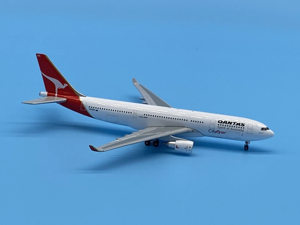 Modelo de avión Gemini Jets 1:400 Qantas Airbus A330-200 VH-EBA Cityflyer (GJQFA378) Foto 3 de 4